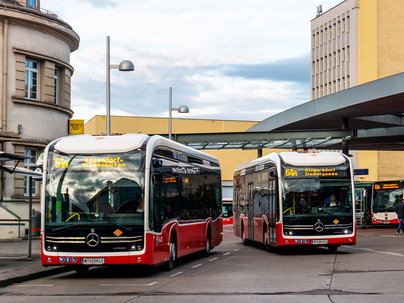 Австрія, Mercedes-Benz eCitaro № 8410; Австрія, Mercedes-Benz eCitaro № 8402