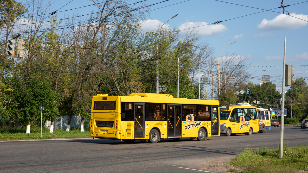 Ярославская область, ЛиАЗ-4292.60 (1-2-1) № 21048; Ярославская область, ГАЗ-A68R52 City № 22800