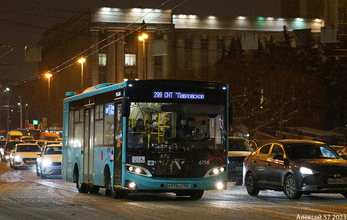 Szentpétervár, Volgabus-4298.G4 (LNG) sz.: 6798