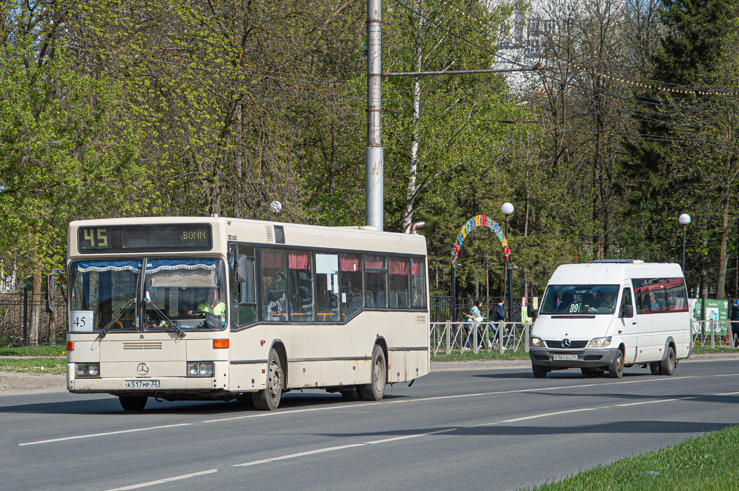 Пензенская область, Mercedes-Benz O405N2 № А 517 МР 33; Пензенская область, Луидор-223203 (MB Sprinter Classic) № Р 960 ВО 58