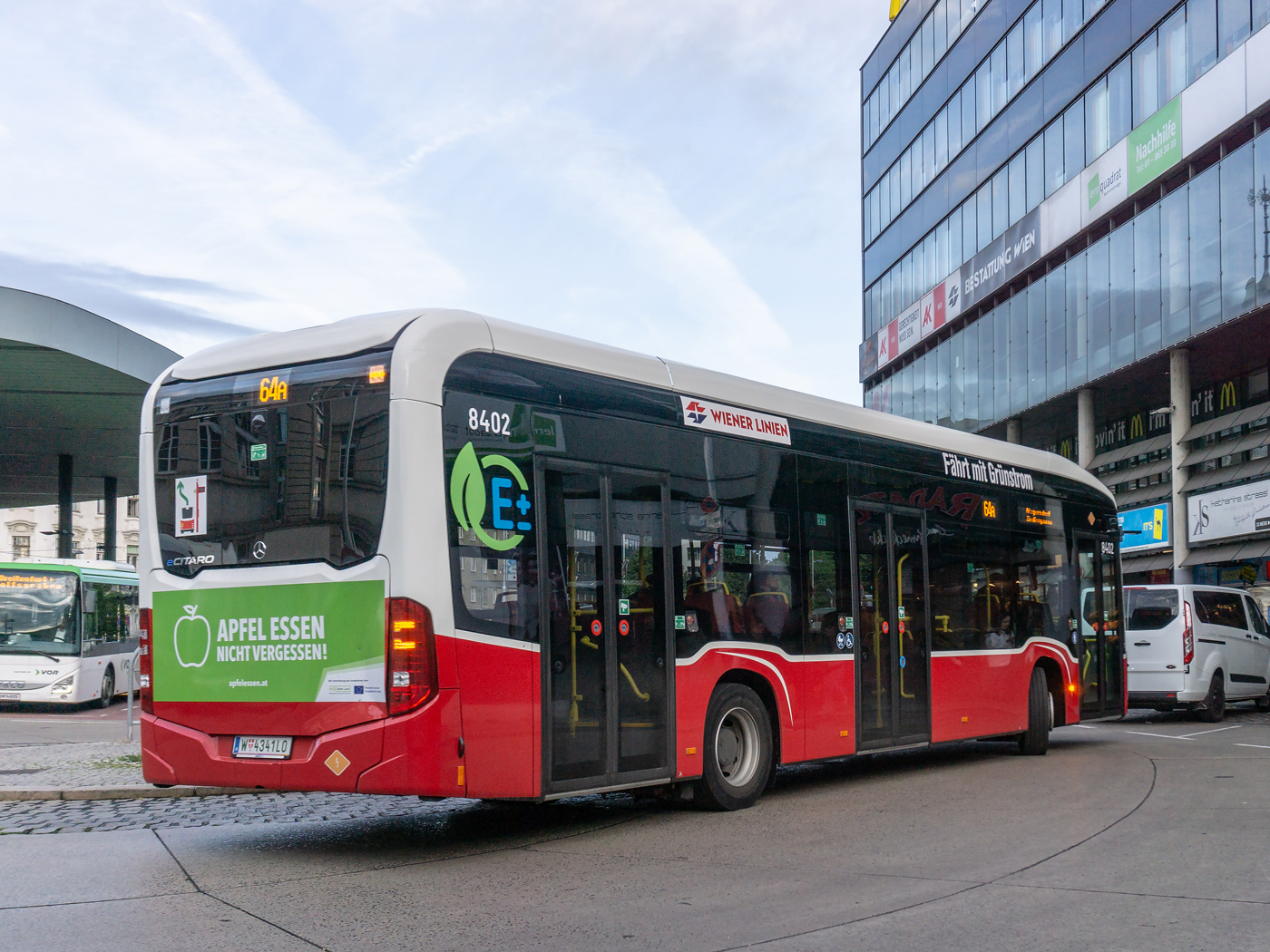 Austrijā, Mercedes-Benz eCitaro № 8402