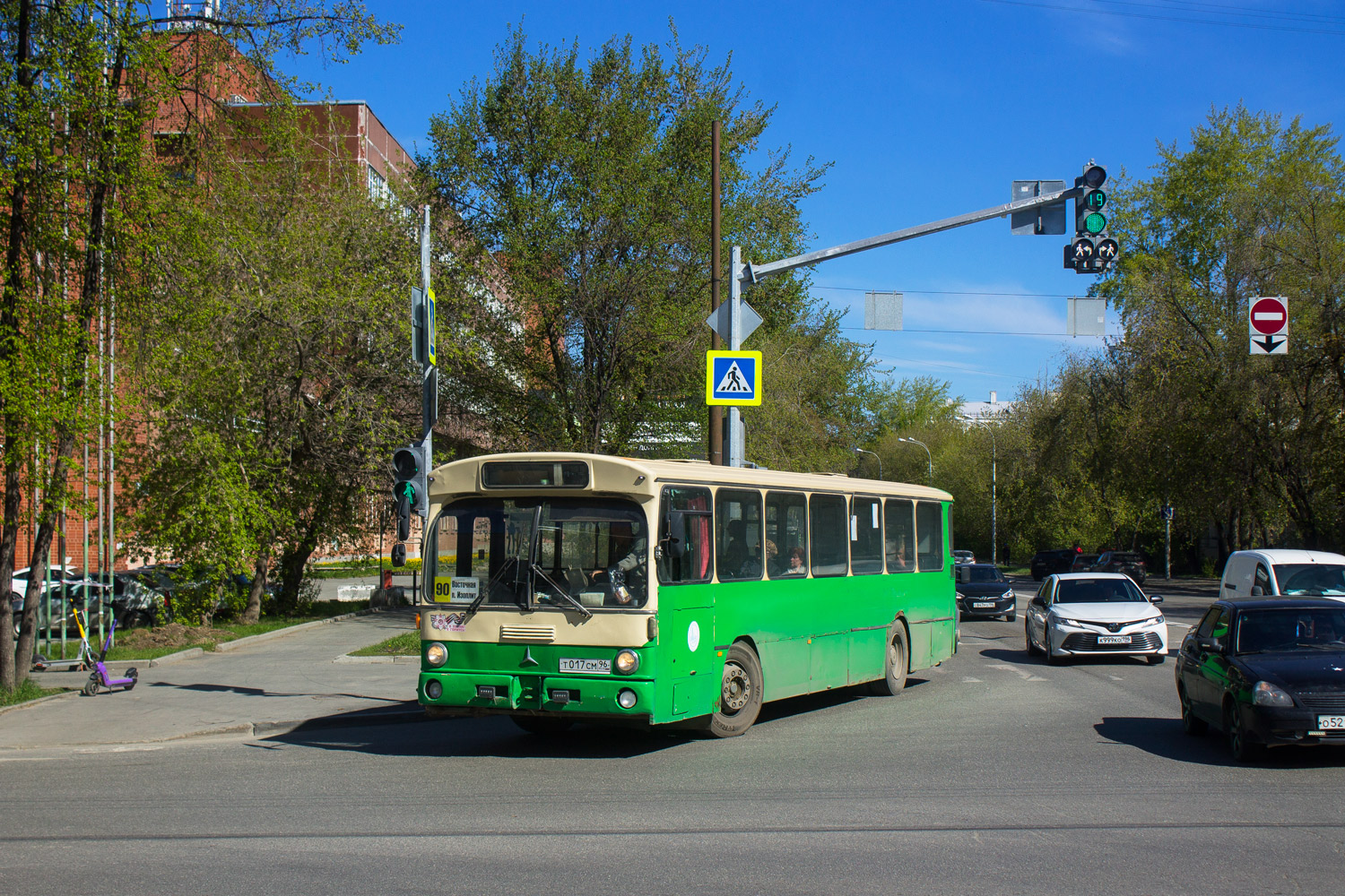 Свердловская область, Mercedes-Benz O305 № Т 017 СМ 96