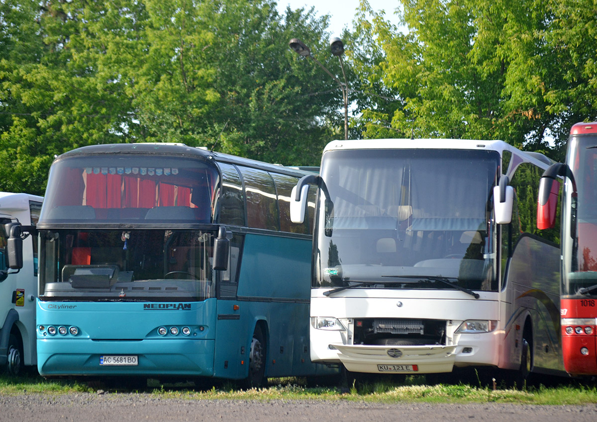 Волынская область, Neoplan N116 Cityliner № AC 5681 BO; Волынская область, Mercedes-Benz Tourismo II M/2 16RHD № KU 121E