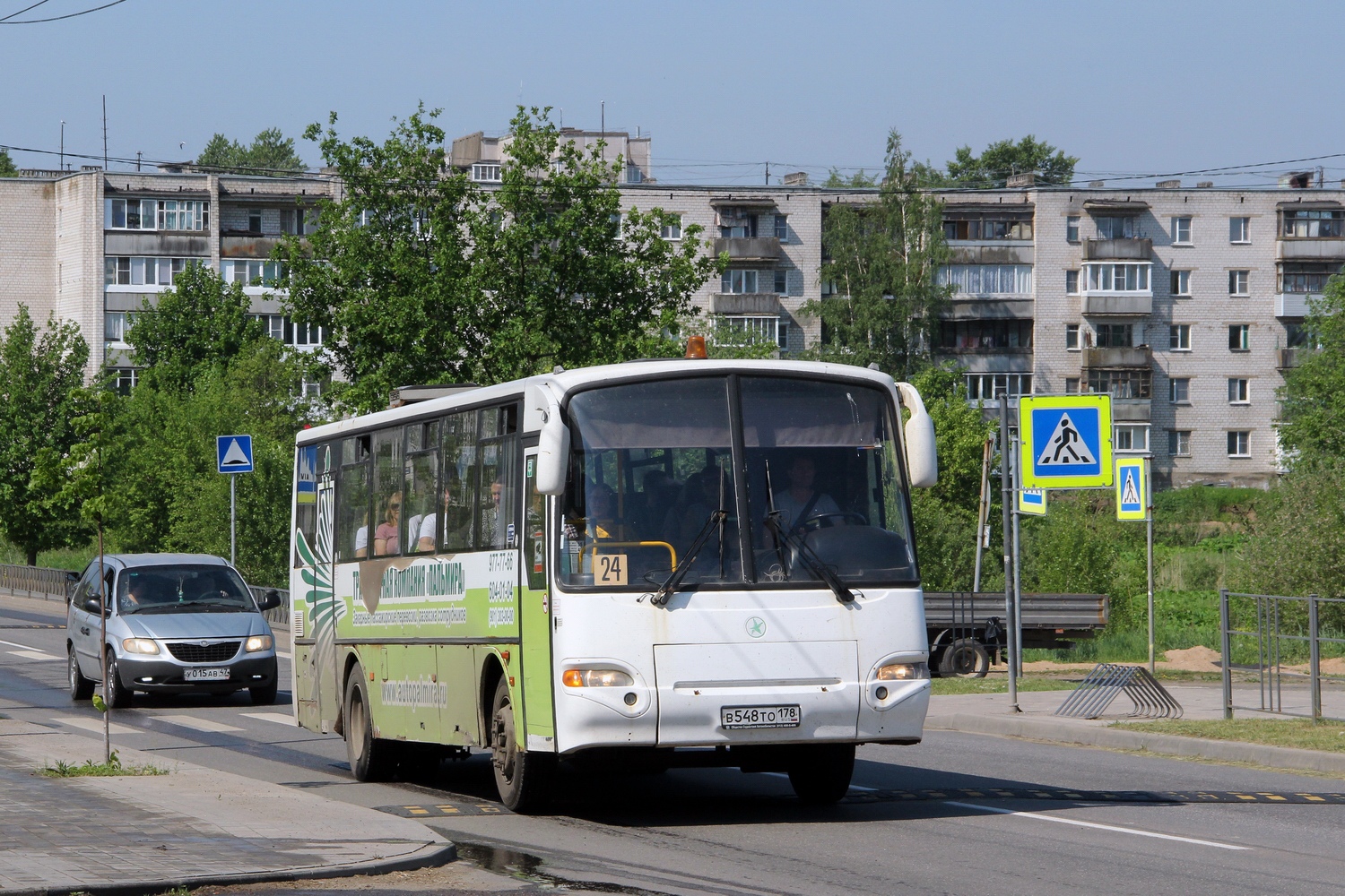 Ленінградська область, КАвЗ-4238-42 № В 548 ТО 178