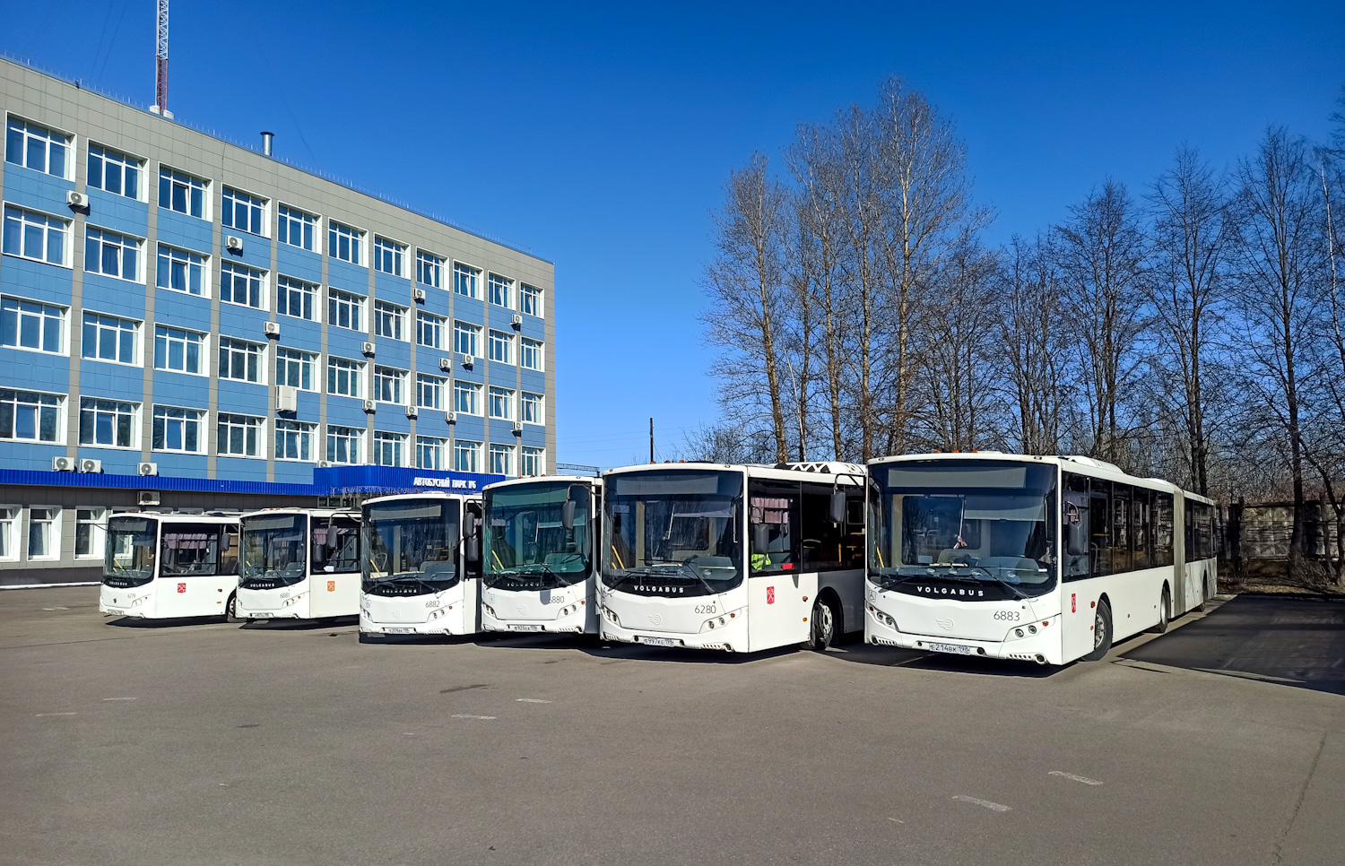 Szentpétervár, Volgabus-6271.05 sz.: 6883; Szentpétervár — Bus parks