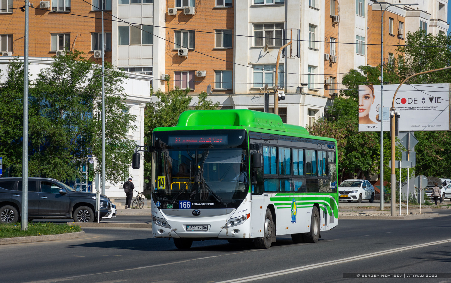 Атырауская область, Yutong ZK6108HGH (СарыаркаАвтоПром) № 166