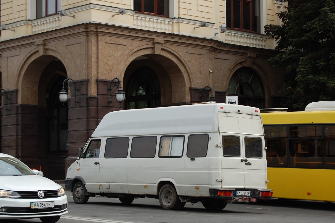 Киев, IVECO TurboDaily 49-12 № KA 5744 KP