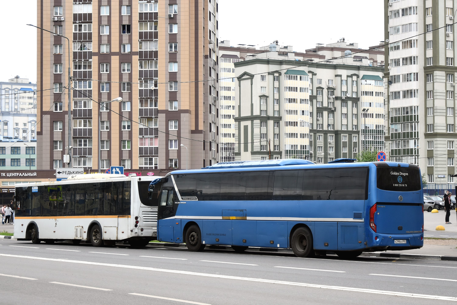 Московская область, Volgabus-5270.0H № К 383 СР 750; Московская область, Golden Dragon XML6127JR Snow Leopard № К 298 АН 550