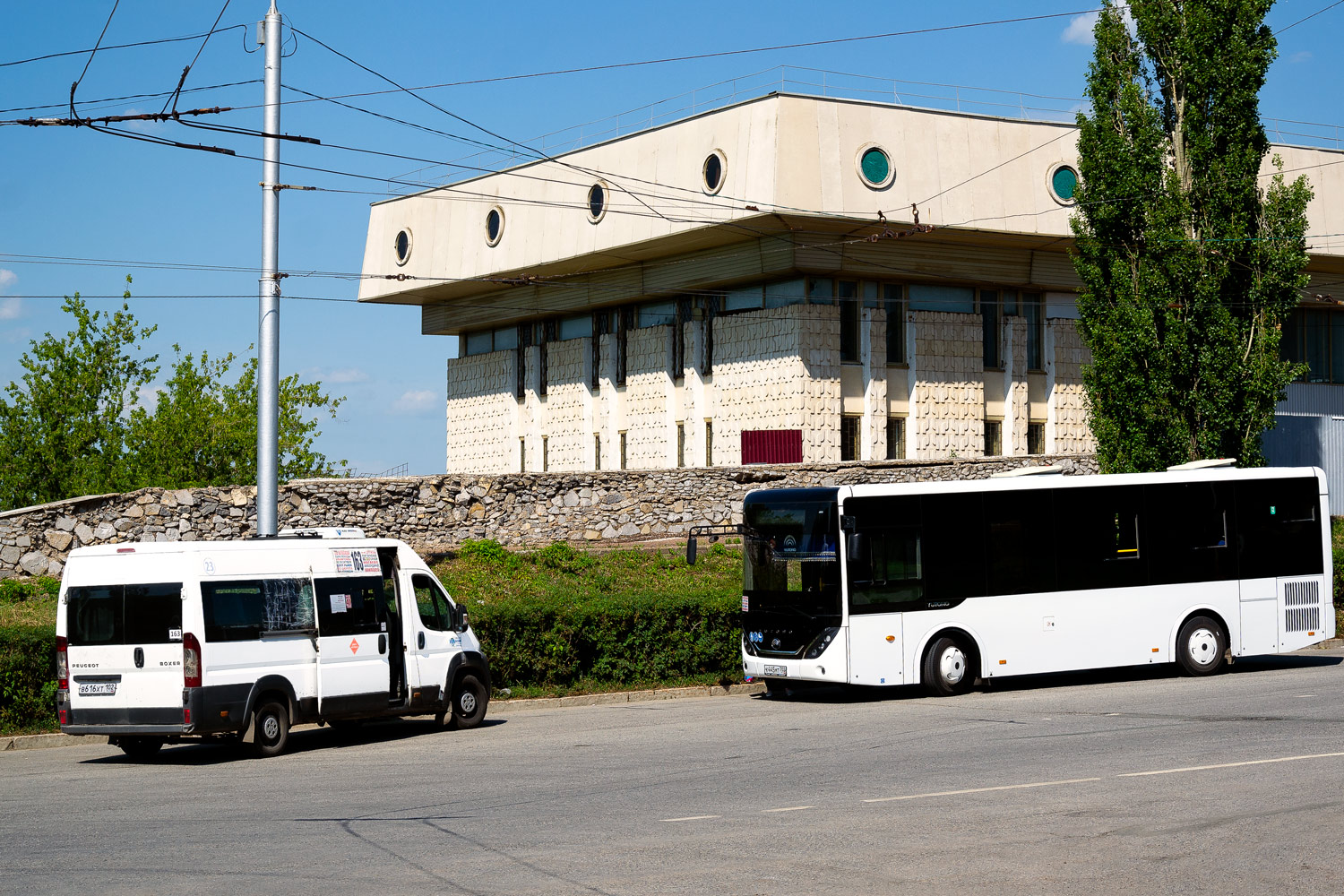 Башкортостан, Нижегородец-2227SL (Peugeot Boxer) № В 616 ХТ 102; Башкортостан, Yutong ZK6890HGQ № К 445 МТ 702