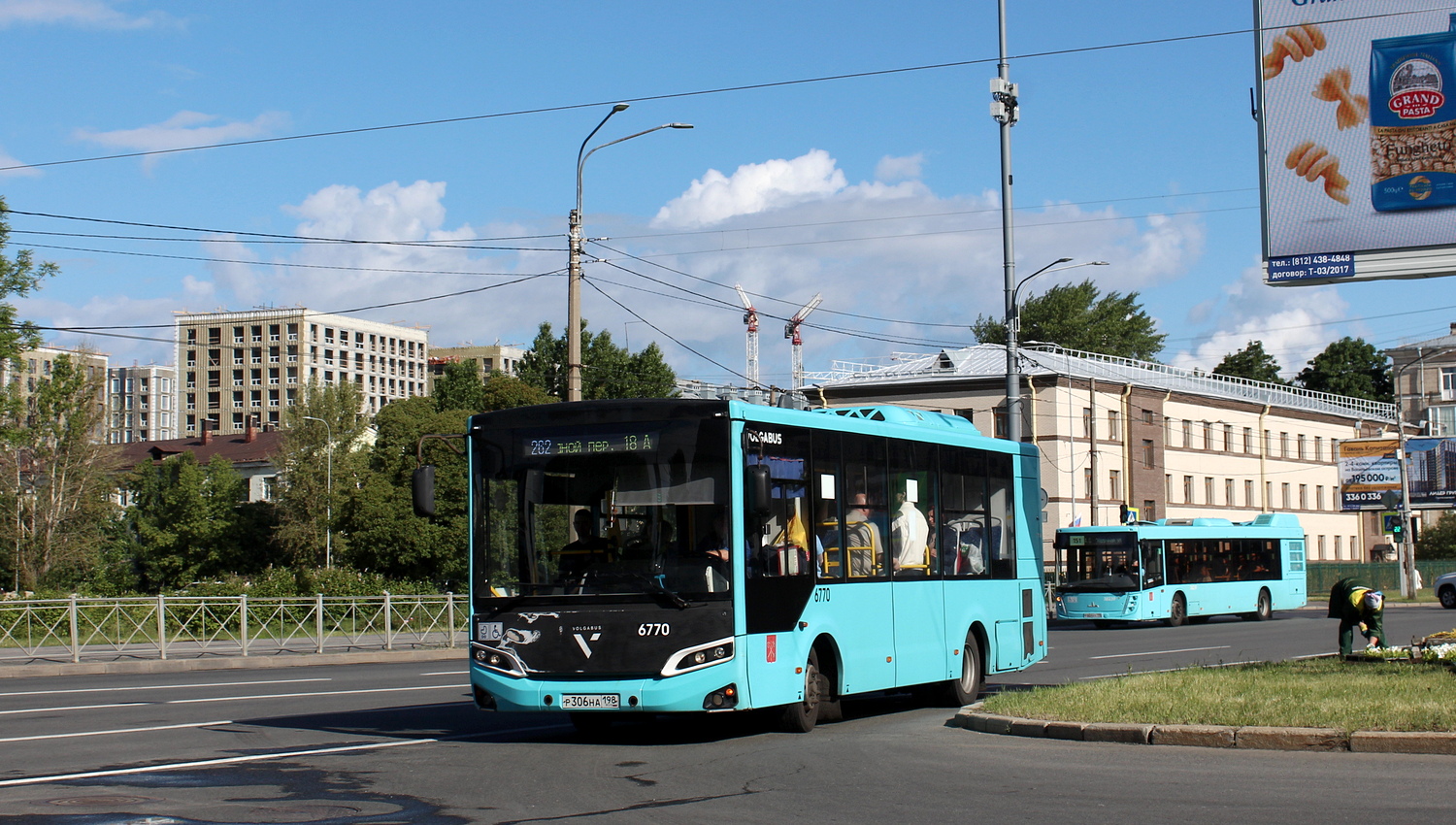 Санкт-Петербург, Volgabus-4298.G4 (LNG) № 6770; Санкт-Петербург, МАЗ-203.947 № 38239