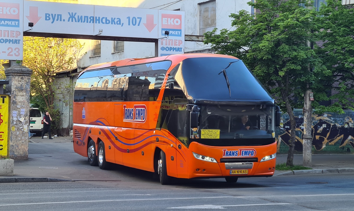 Киев, Neoplan P12 N5218/3SHDL Starliner L № AA 1010 AS