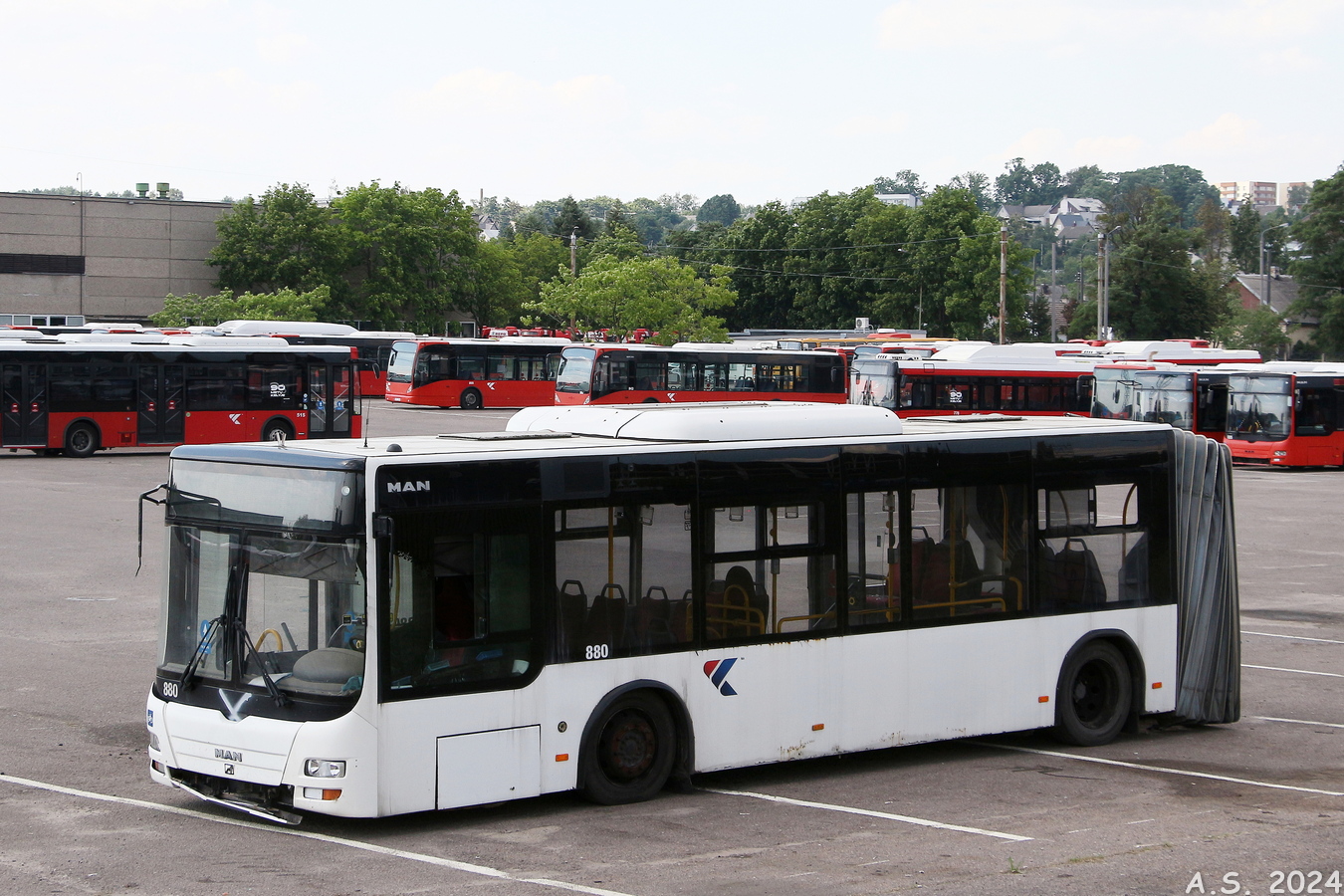 Литва, Temsa Avenue LF12 № 515; Литва, MAN A23 Lion's City G NG363 № 880; Литва — Списанные автобусы