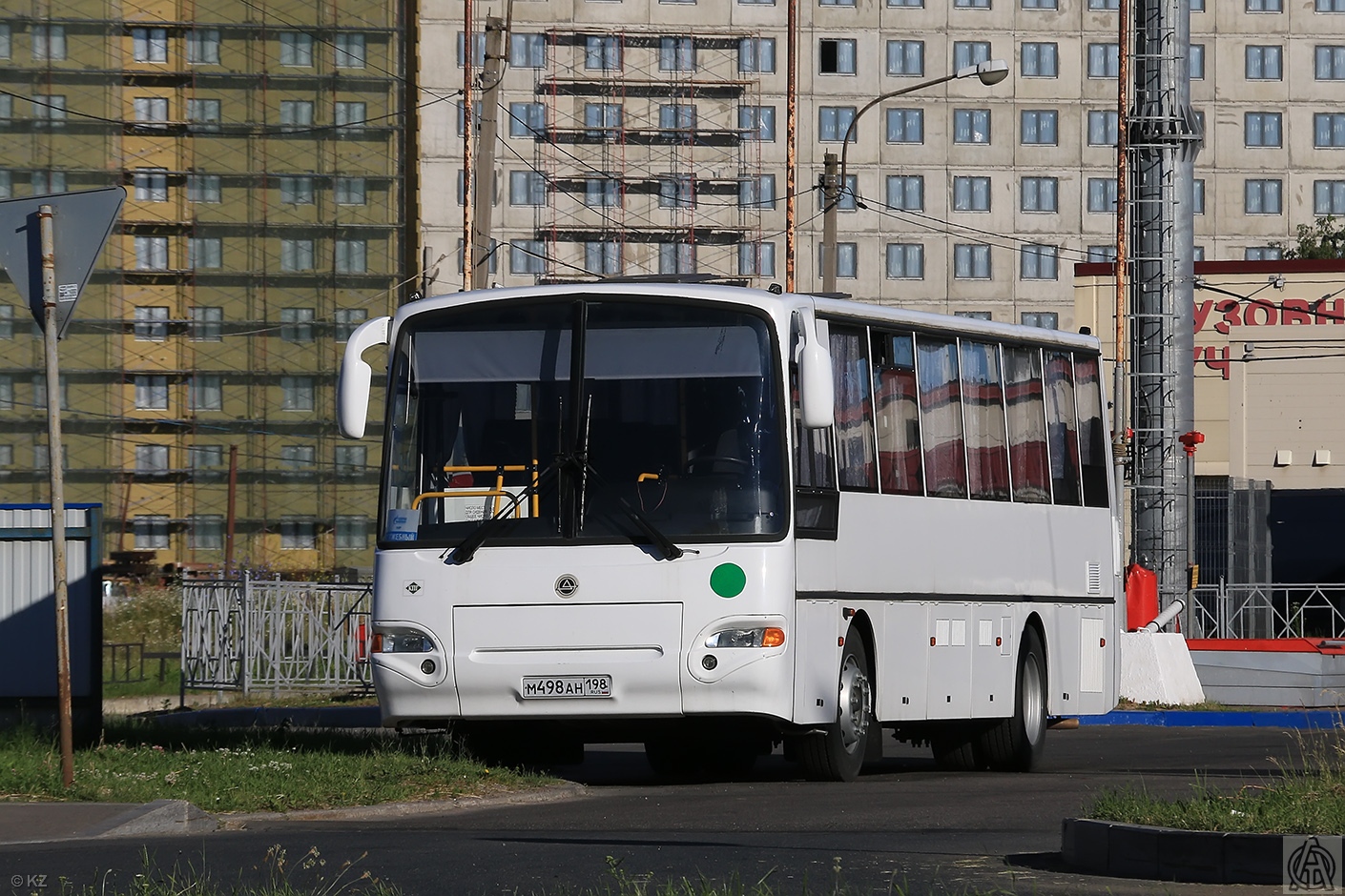 Санкт-Петербург, КАвЗ-4238-82 № М 498 АН 198