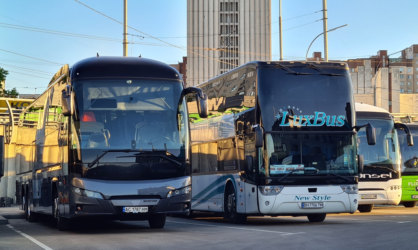 Киев, Neoplan P22 N2216/3SHDL Tourliner SHDL № AC 1787 HM