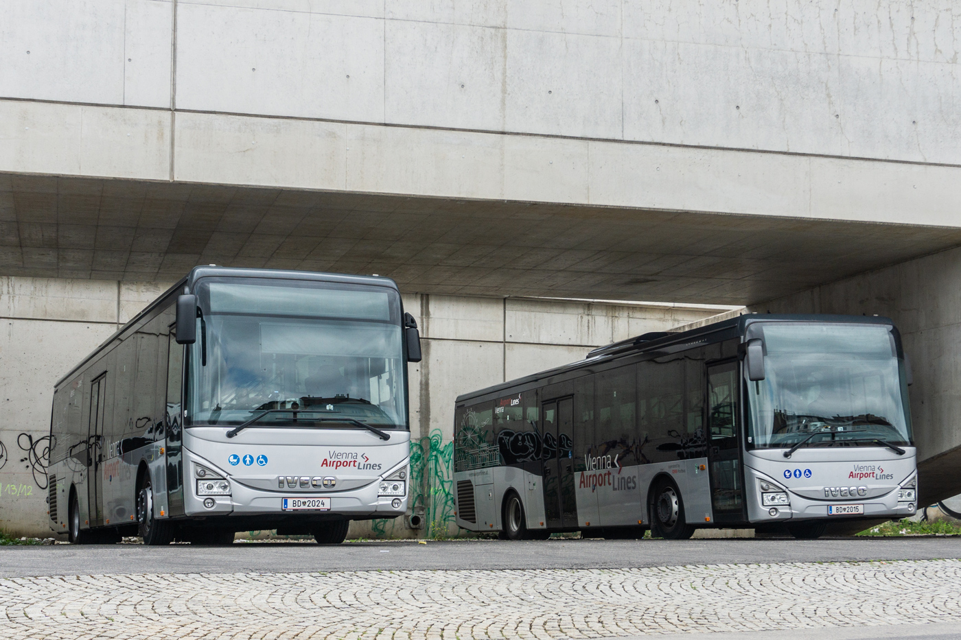 Rakousko, IVECO Crossway LE CITY 12M č. BD 2024; Rakousko, IVECO Crossway LE CITY 12M č. BD 2015