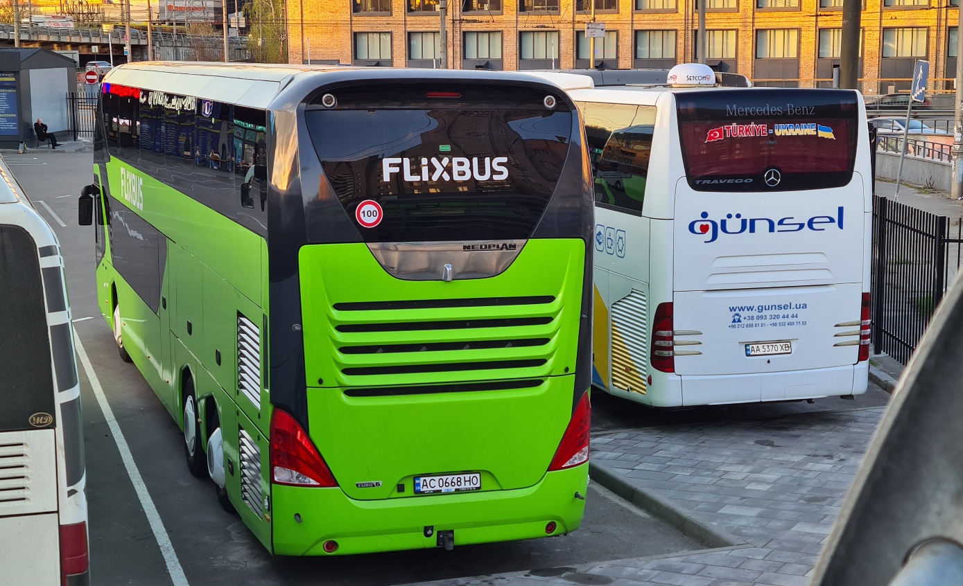 Киев, Neoplan P06 N1222/3L Skyliner L № AC 0668 HO