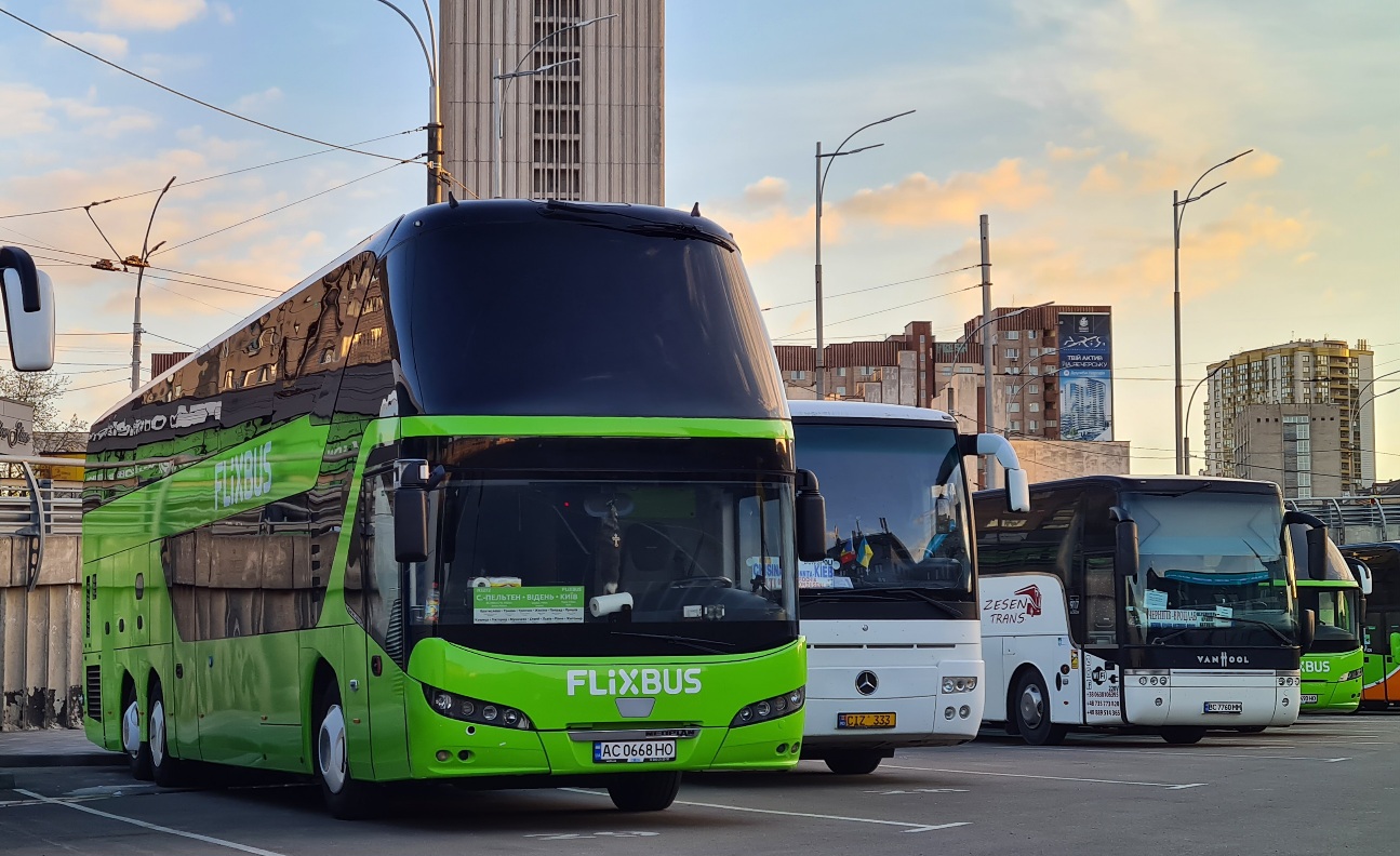 Киев, Neoplan P06 N1222/3L Skyliner L № AC 0668 HO