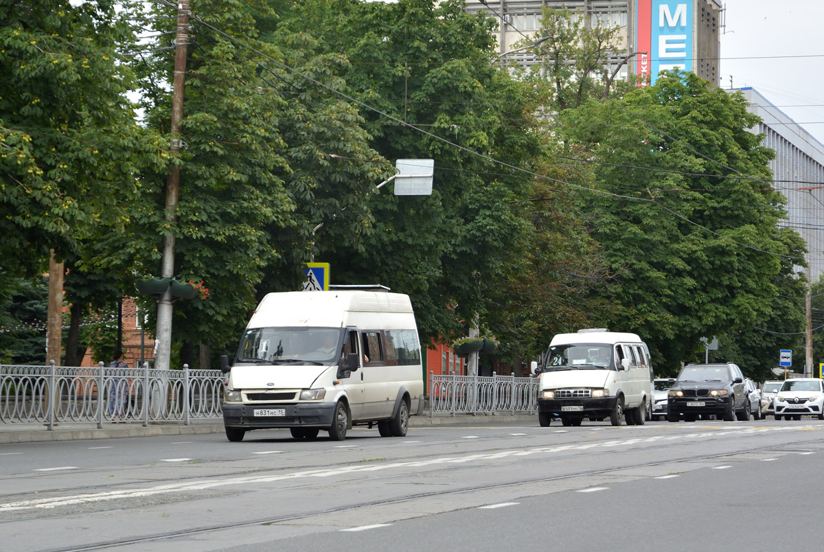 Северная Осетия, Самотлор-НН-3236 (Ford Transit) № Н 831 НС 15; Северная Осетия, ГАЗ-322132 (XTH, X96) № В 489 МН 15