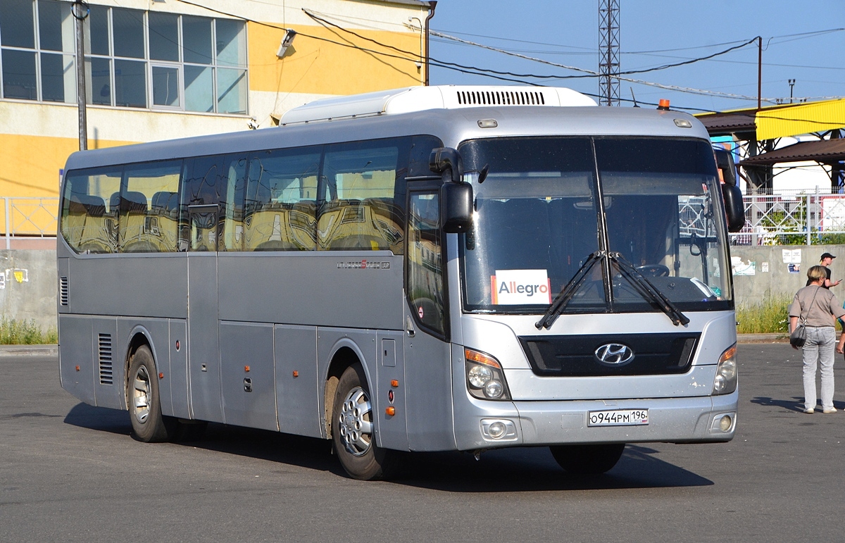 Свердловская область, Hyundai Universe Space Luxury № О 944 РМ 196