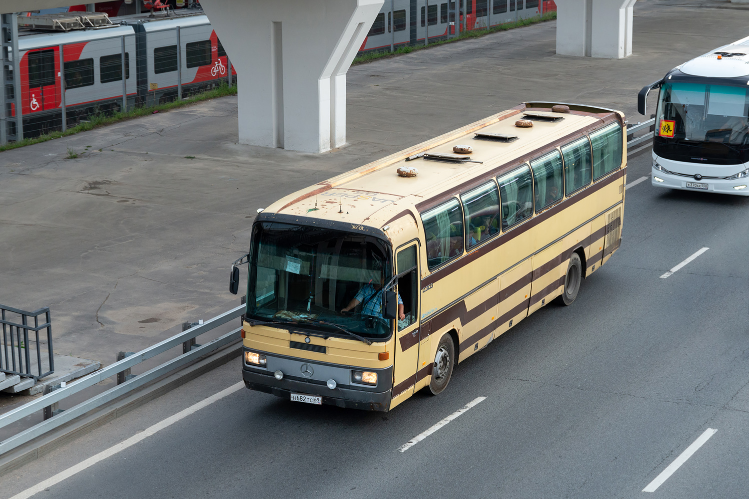 Москва, Mercedes-Benz O303-15RHD № Н 682 ТС 69