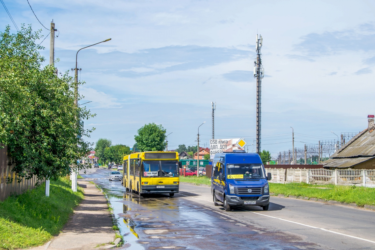 Минская область, МАЗ-105.065 № 14672; Минская область, Классикбус-90620 (Volkswagen Crafter) № АР 4974-5 Минская область, МАЗ-105.065 № 14672; Минская область, Классикбус-90620 (Volkswagen Crafter) № АР 4974-5