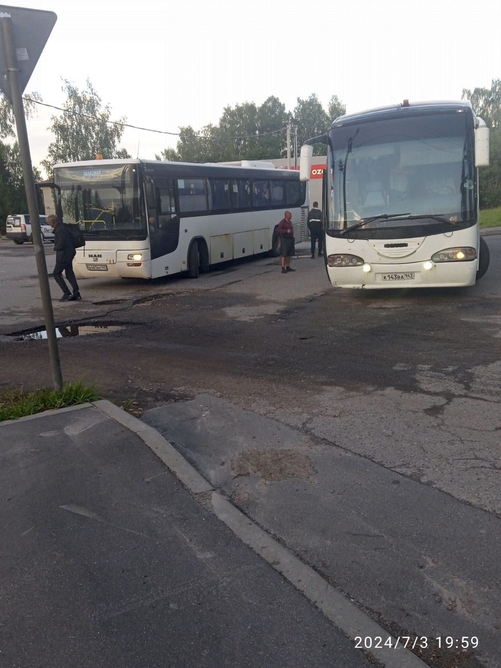 Ленинградская область, MAN A72 Lion's Classic SÜ283 № В 483 ВХ 147; Ленинградская область, Irizar Century II 12.35 № К 143 ВА 147 Ленинградская область, MAN A72 Lion's Classic SÜ283 № В 483 ВХ 147; Ленинградская область, Irizar Century II 12.35 № К 143 ВА 147