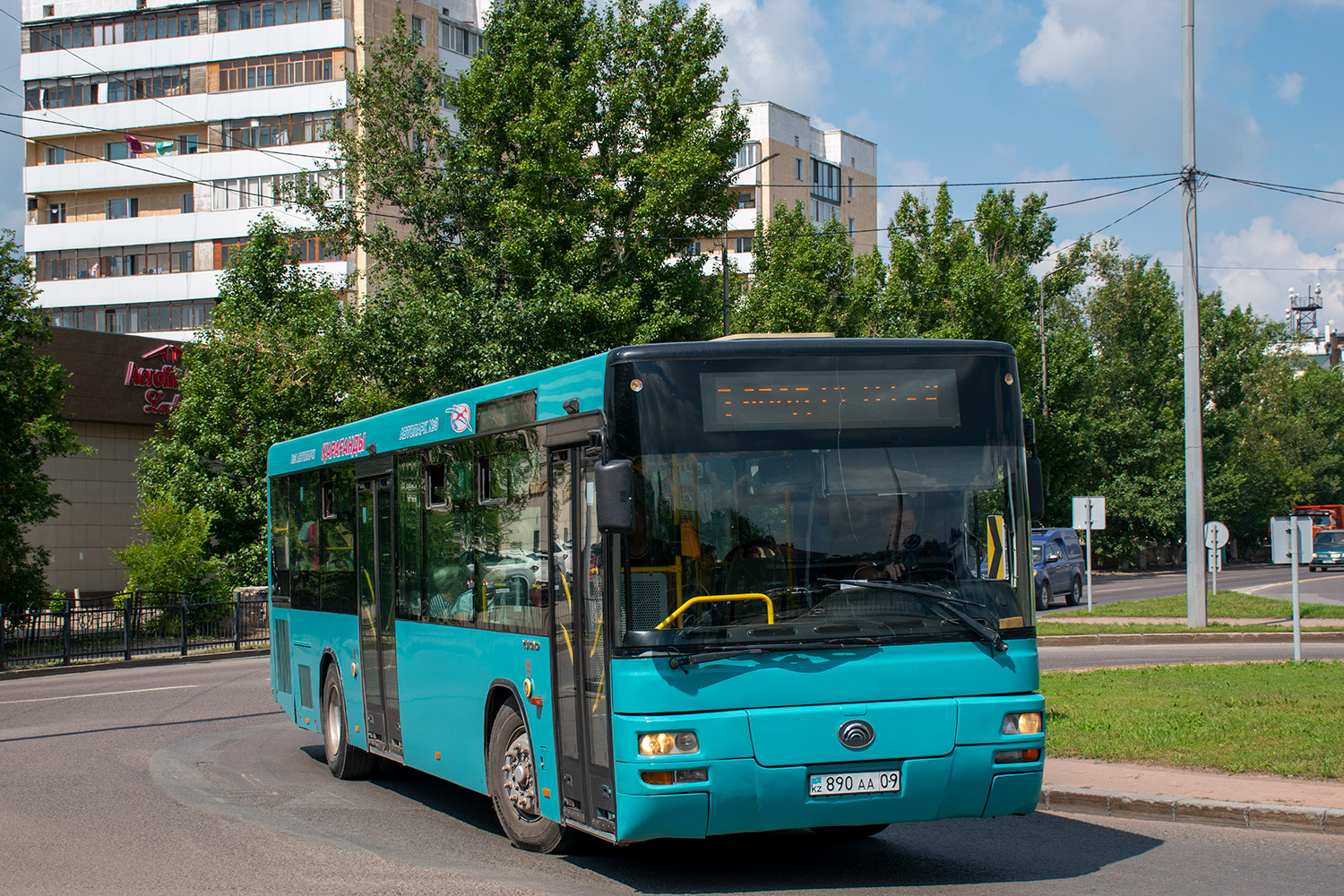 Карагандинская область, Yutong ZK6118HGA № 890 AA 09