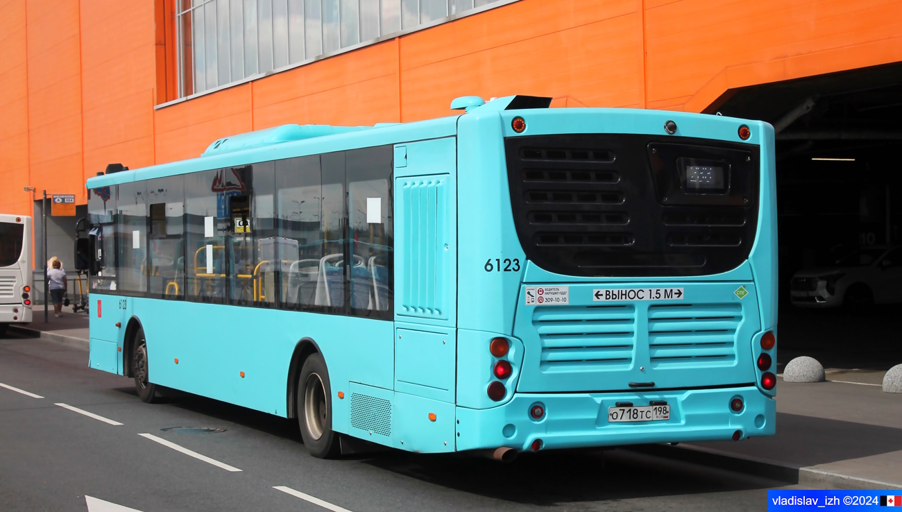 Szentpétervár, Volgabus-5270.G2 (LNG) sz.: 6123