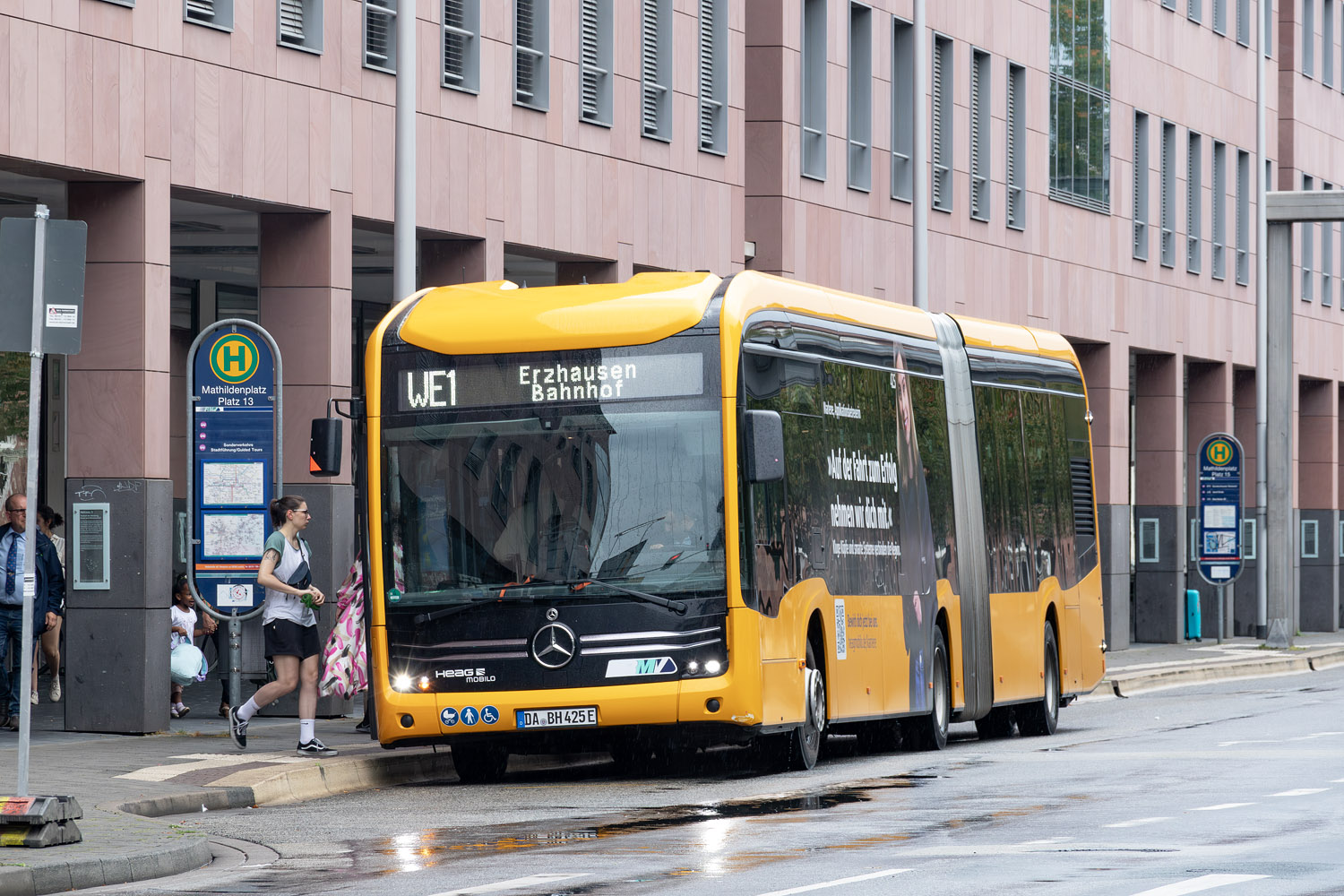 Гессен, Mercedes-Benz eCitaro G № 425; Гессен — Umleitungen · Gleisarbeiten am Ernst-Ludwigs-Platz · Darmstadt · 13.07.2024 — 25.08.2024