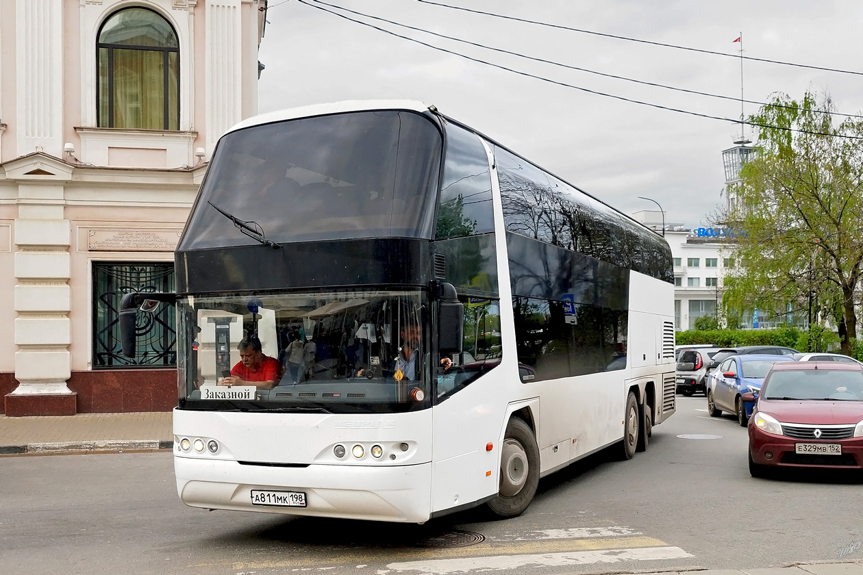 Petrohrad, Neoplan PB1 N1122/3C Skyliner C č. А 811 МК 198