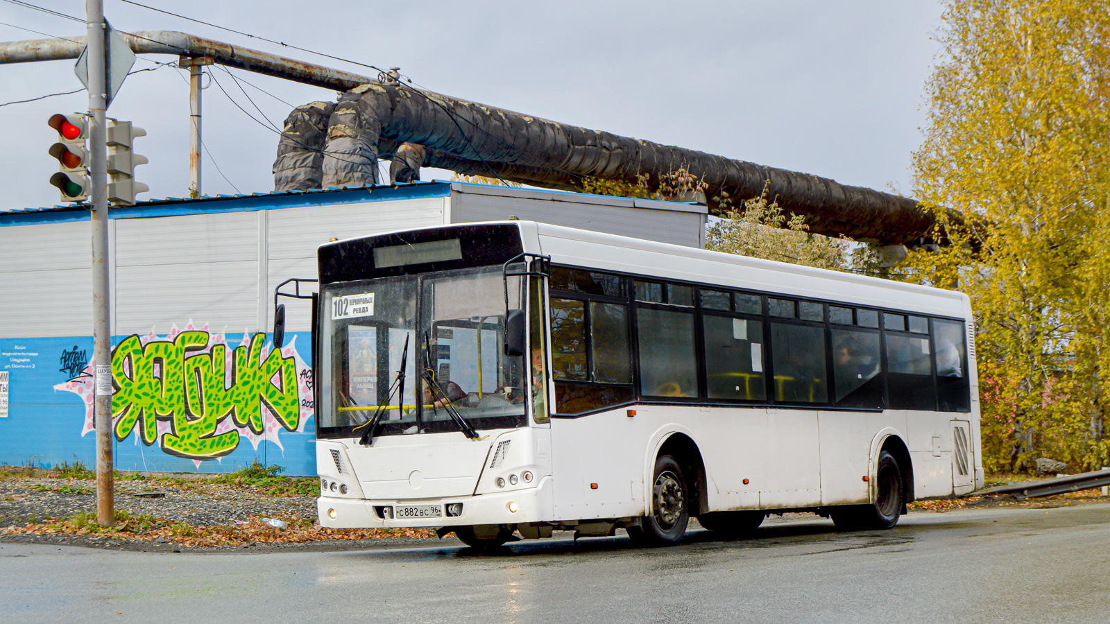 Свердловская область, КАвЗ-4239 № С 882 ВС 96