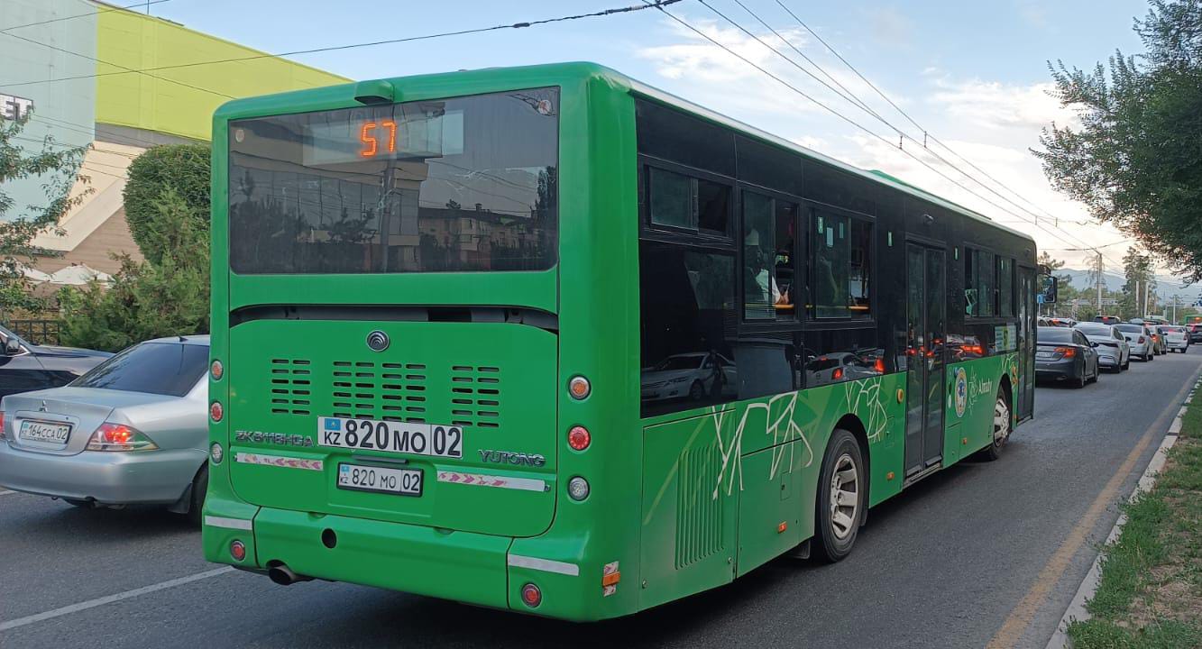 Алматы, Yutong ZK6118HGA № 820 MO 02