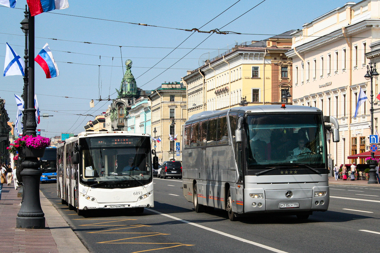 Санкт-Петербург, Volgabus-6271.00 № 6893; Санкт-Петербург, Mercedes-Benz O350-15RHD Tourismo № Р 715 СУ 198