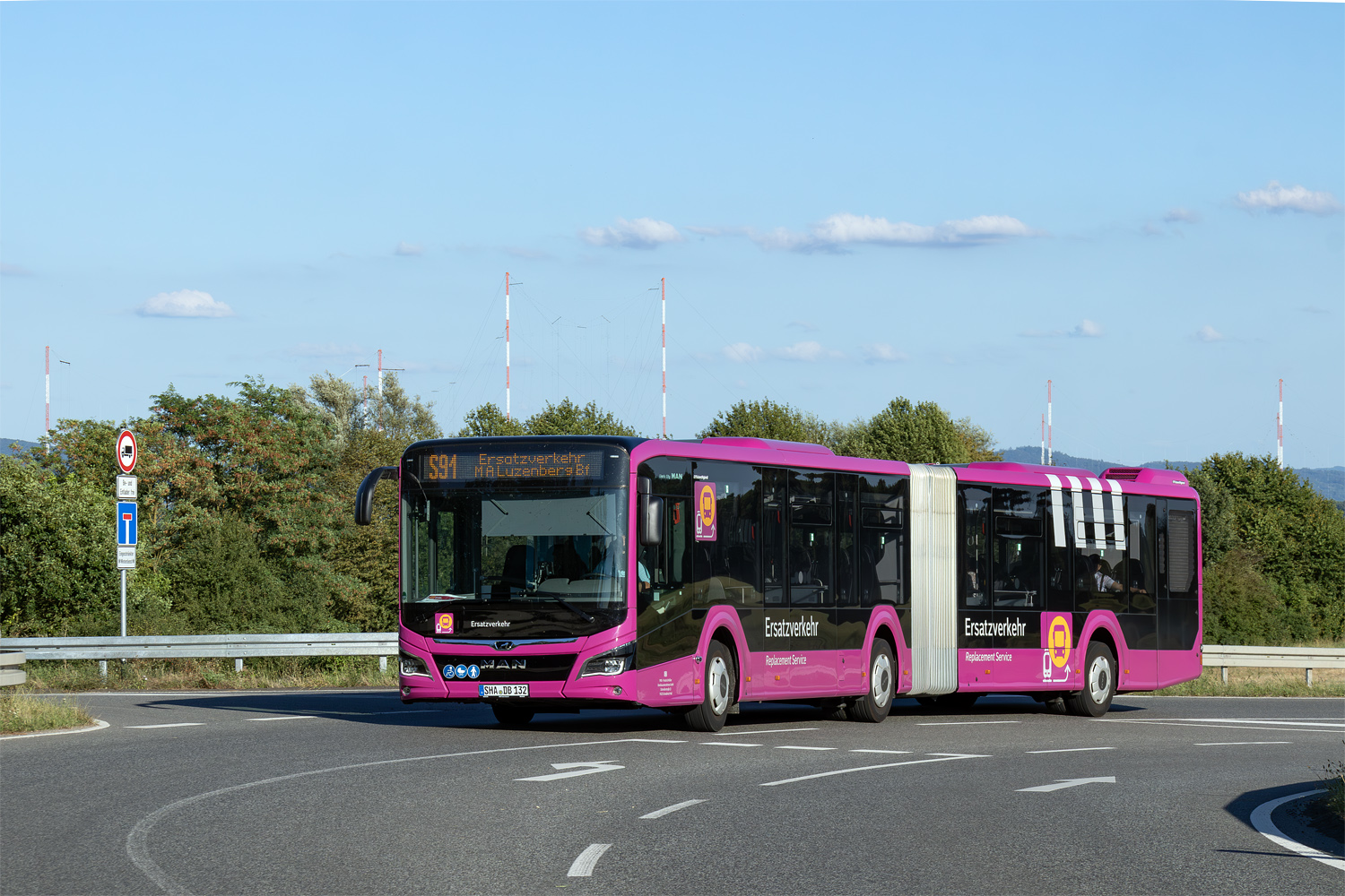 Bádensko-Württembersko, MAN 18C Lion's City 18 NG360 EfficientHybrid č. SHA-DB 132; Hesenko — SEV · Riedbahn · Frankfurt am Main <> Mannheim · 15.07.2024 — 14.12.2024