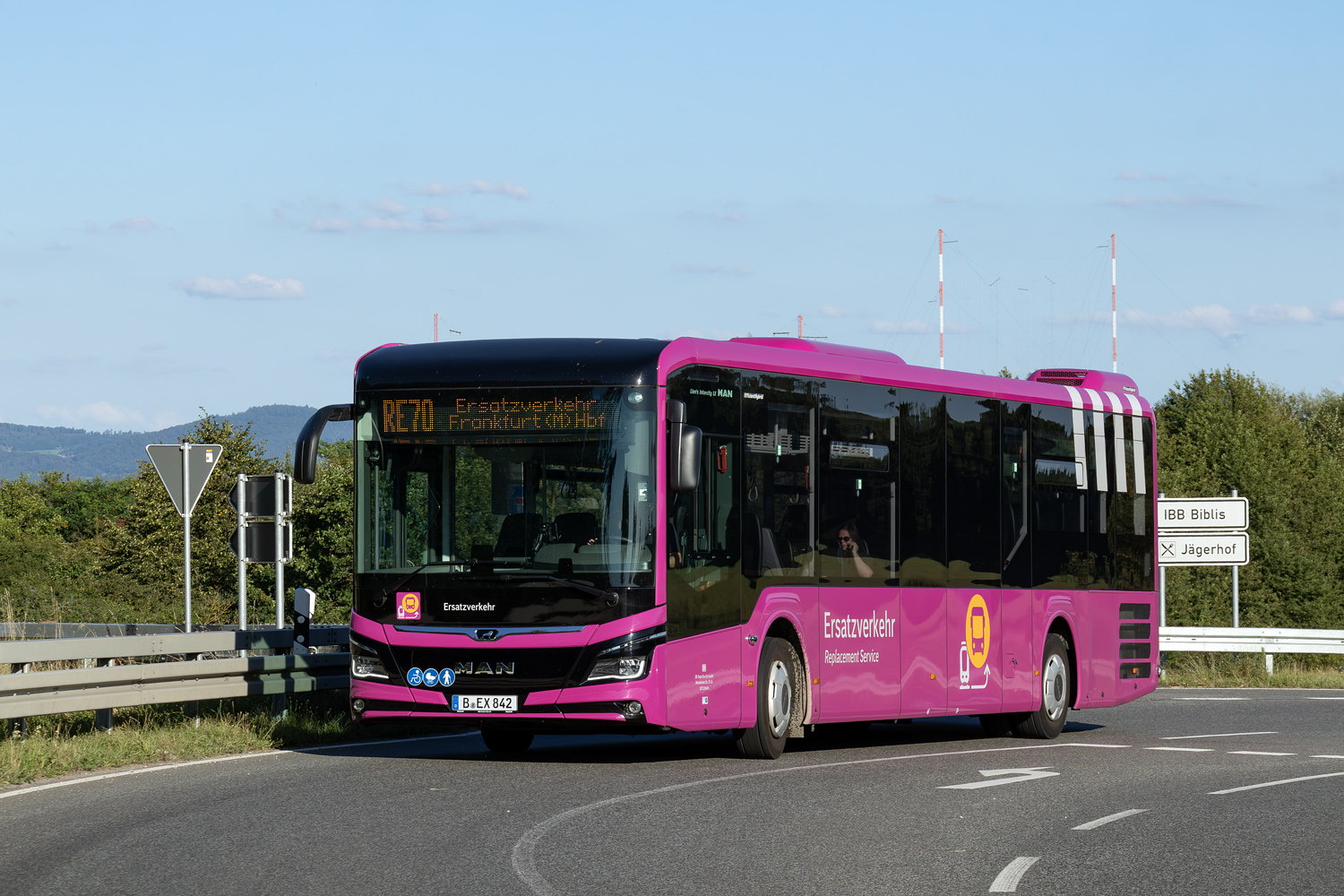 Brandenburg, MAN 43C Lion's Intercity LE 13 LEÜ360 EfficientHybrid Nr. 842; Hessen — SEV · Riedbahn · Frankfurt am Main <> Mannheim · 15.07.2024 — 14.12.2024