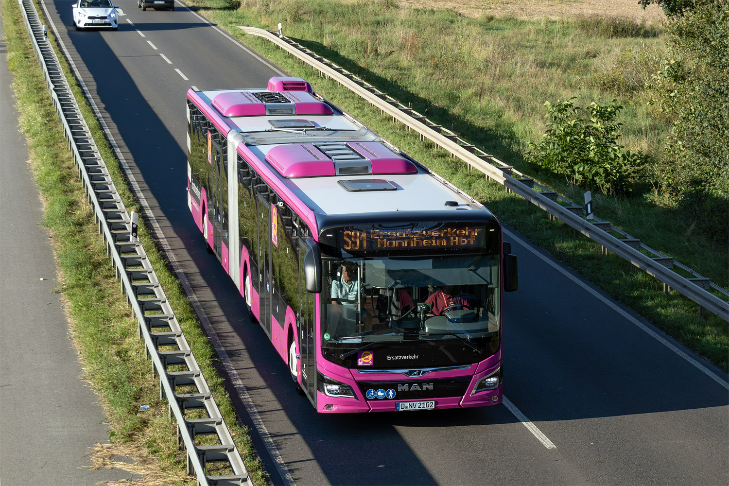 Severní Porýní-Vestfálsko, MAN 18C Lion's City 18 NG360 EfficientHybrid č. D-NV 2102; Hesenko — SEV · Riedbahn · Frankfurt am Main <> Mannheim · 15.07.2024 — 14.12.2024