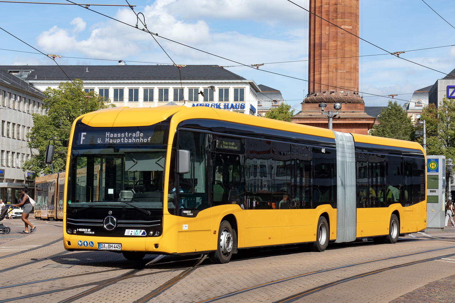 Гессен, Mercedes-Benz eCitaro G № 445; Гессен — Umleitungen · Gleisarbeiten am Ernst-Ludwigs-Platz · Darmstadt · 13.07.2024 — 25.08.2024