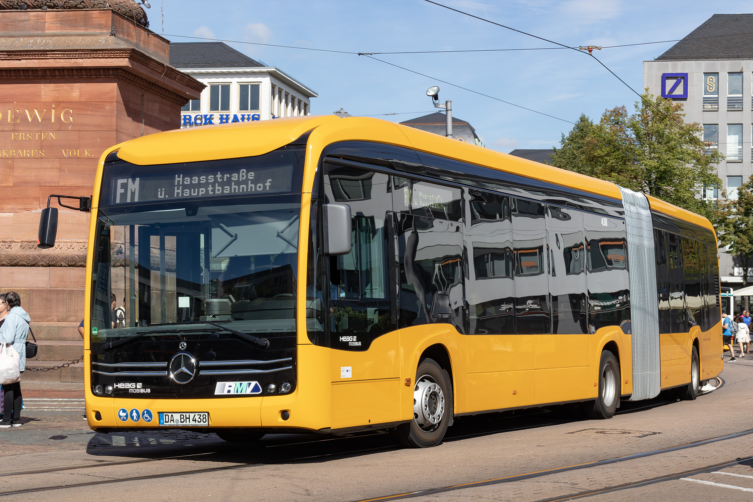 Гессен, Mercedes-Benz eCitaro G № 438; Гессен — Umleitungen · Gleisarbeiten am Ernst-Ludwigs-Platz · Darmstadt · 13.07.2024 — 25.08.2024