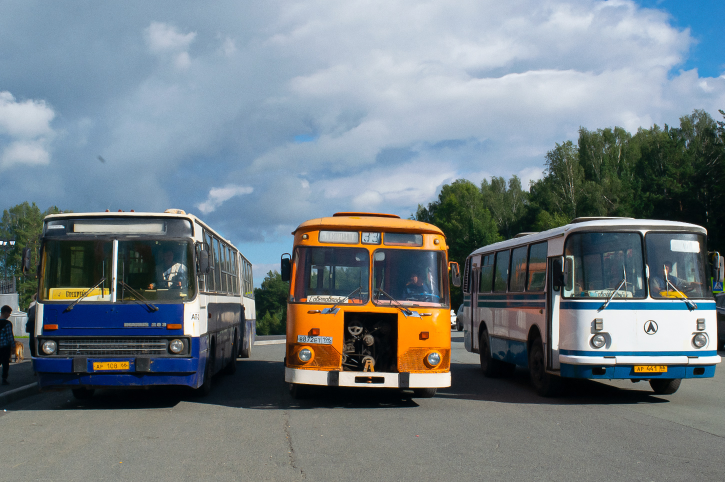 Свердловская область, Ikarus 283.10 № АР 108 66; Свердловская область, ЛиАЗ-677МБ № В 872 ЕТ 196; Свердловская область, ЛАЗ-695Н № АР 441 66