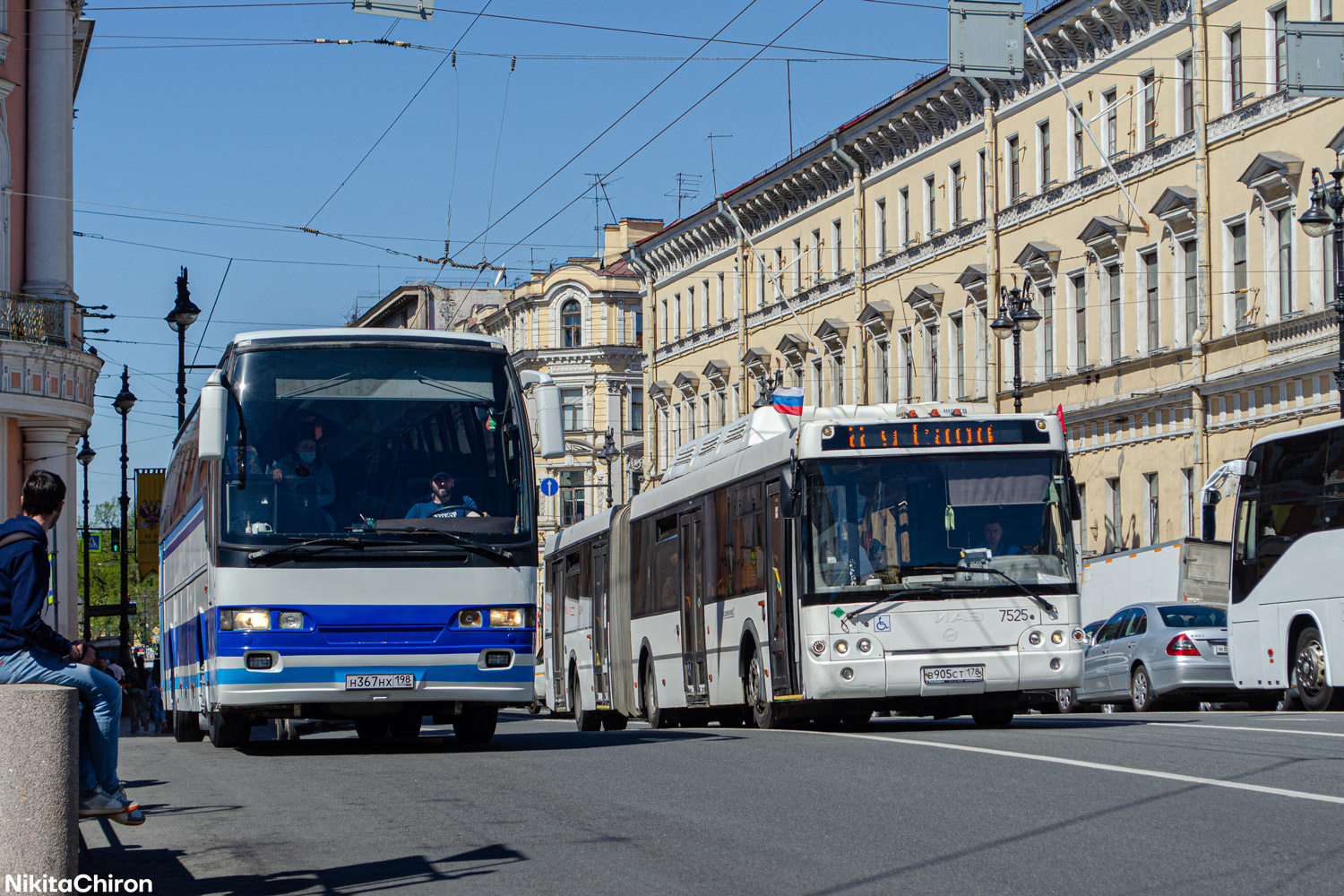 Санкт-Петербург, Carrus Classic № Н 367 НХ 198; Санкт-Петербург, ЛиАЗ-6213.71 № 7525