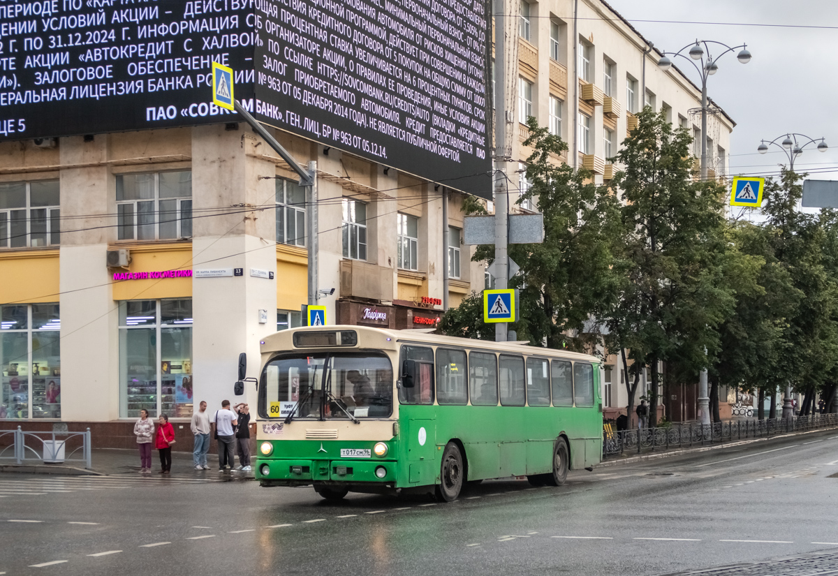 Свердловская область, Mercedes-Benz O305 № Т 017 СМ 96