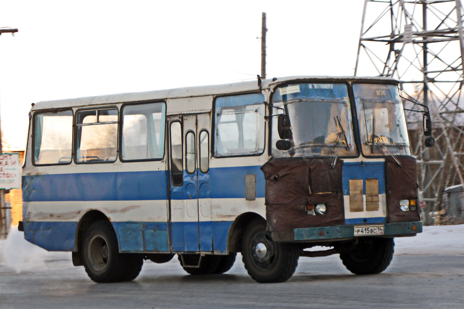 Саха (Якутия), Таджикистан-3205 № Р 415 ВС 14