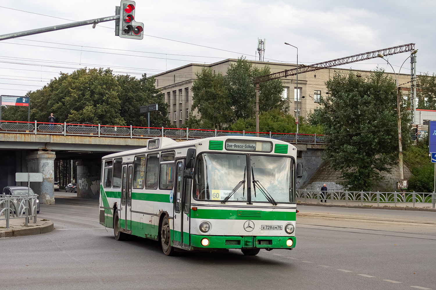 Свердловская область, Mercedes-Benz O305 № Х 728 ЕМ 96