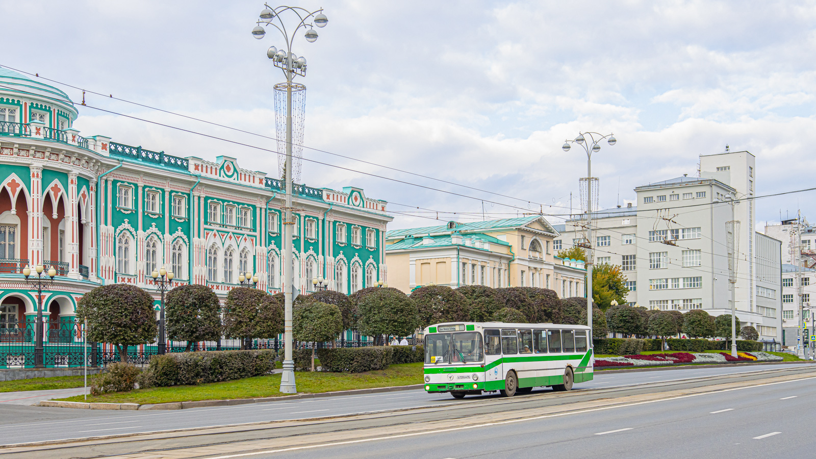 Свердловская область, Mercedes-Benz O305 № Х 728 ЕМ 96