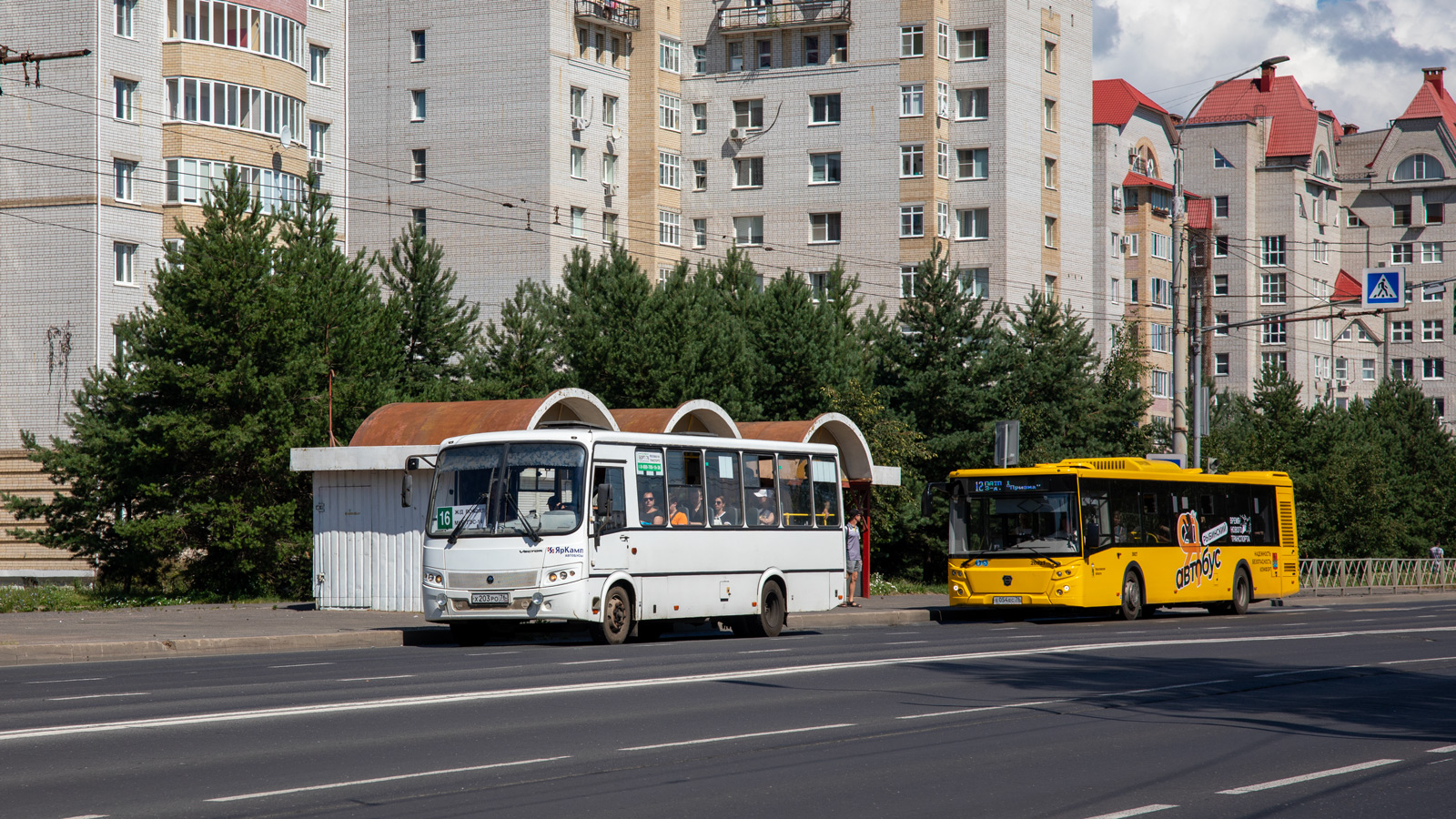 Yaroslavl region, PAZ-320414-04 "Vektor" (1-2) # Х 203 РО 76; Yaroslavl region, LiAZ-5292.65 # 26027