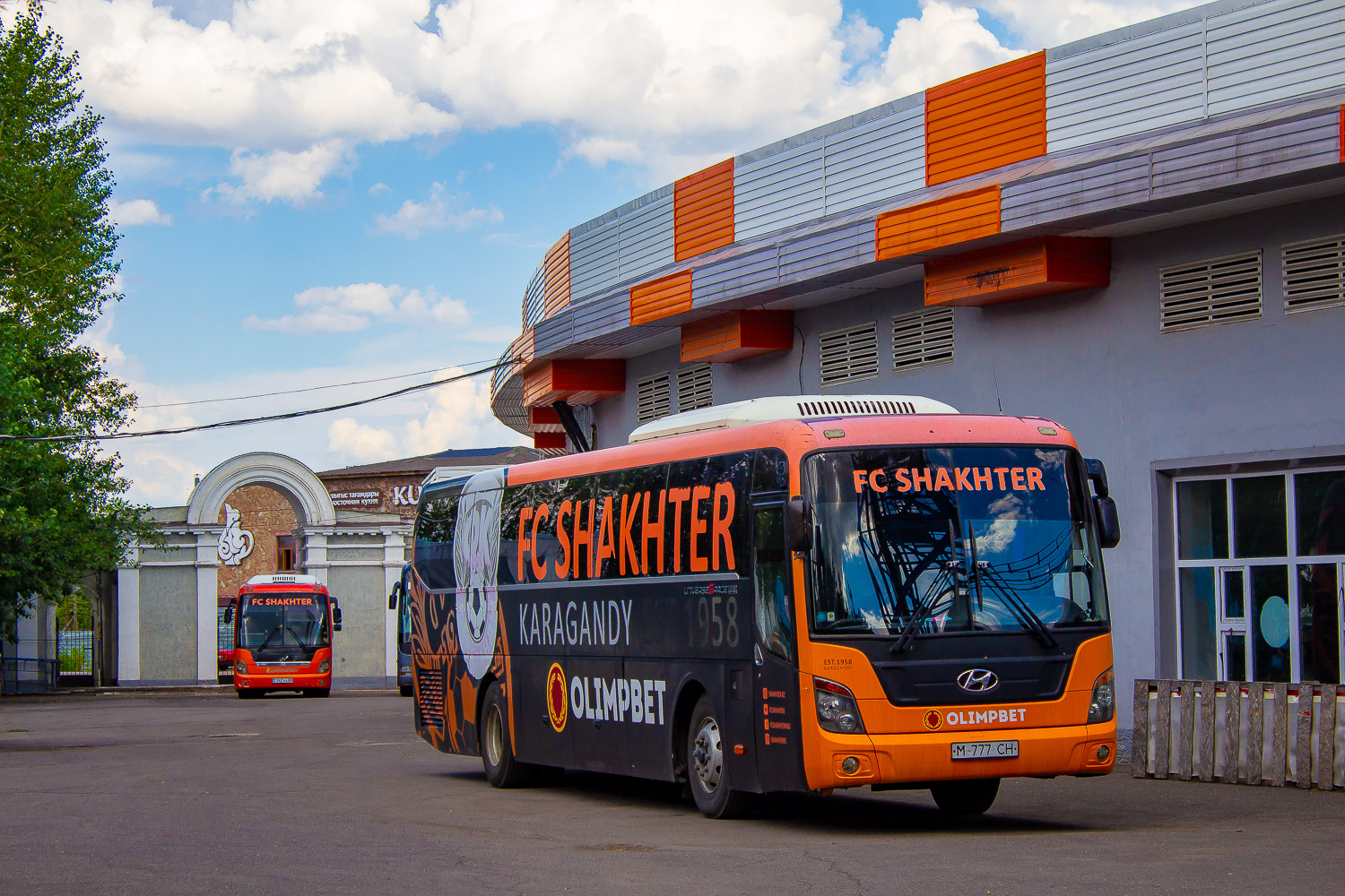 Карагандинская область, Hyundai Universe Space Luxury № M 777 CH