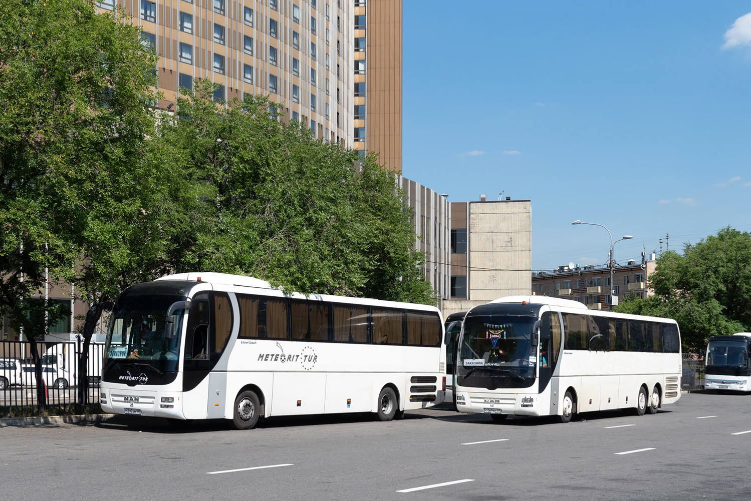 Донецкая область, MAN R07 Lion's Coach RHC444 № О 397 АМ 180; Орловская область, MAN R08 Lion's Coach L RHC444 L № С 069 ВС 57