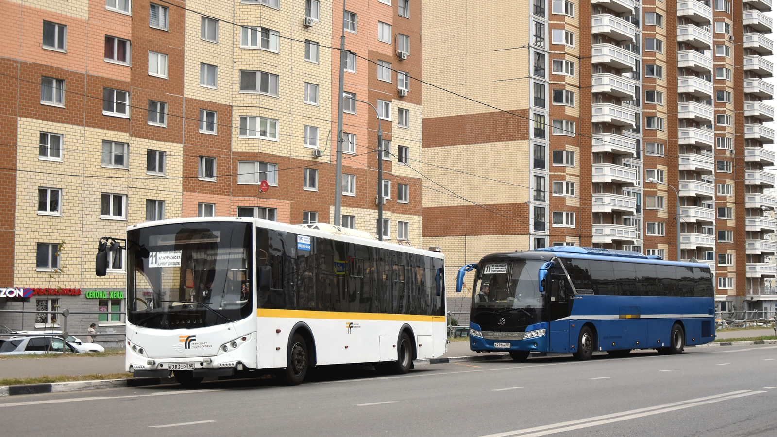 Московская область, Volgabus-5270.0H № К 383 СР 750; Московская область, Golden Dragon XML6127JR Snow Leopard № К 298 АН 550