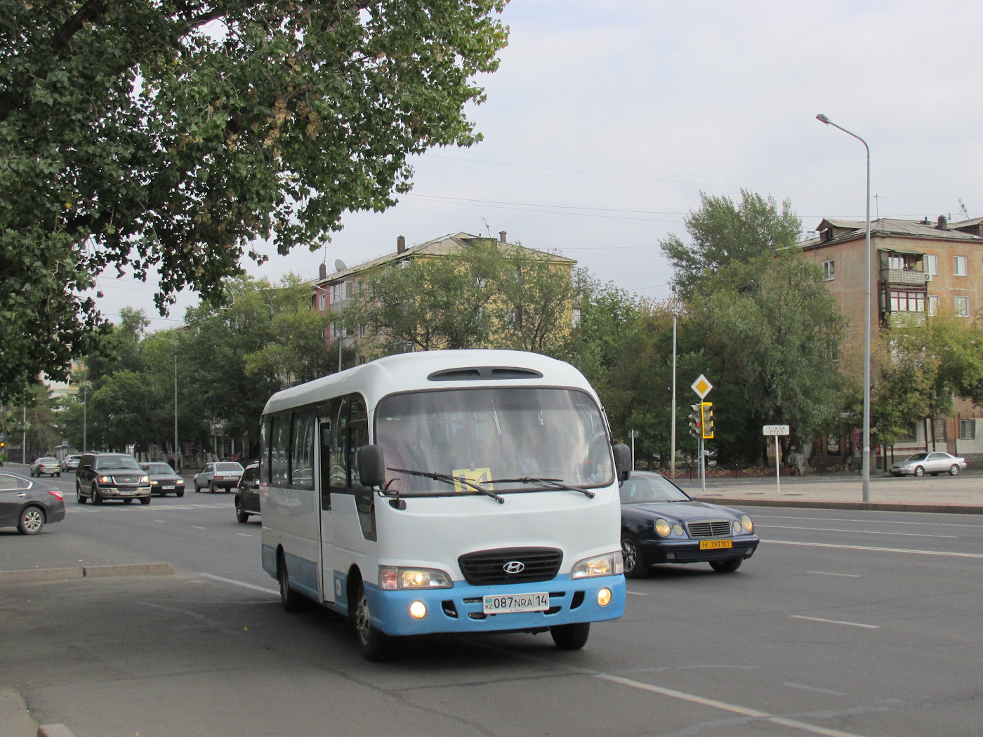 Павлодарская область, Hyundai County Deluxe № 087 NRA 14