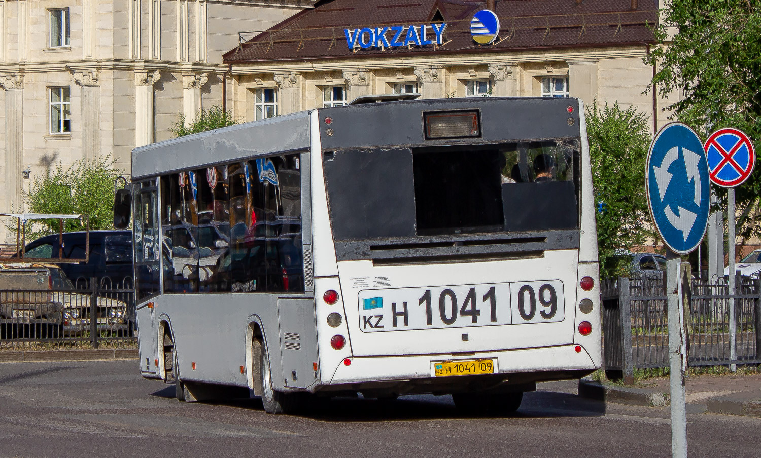 Карагандинская область, МАЗ-206.068 № H 1041 09